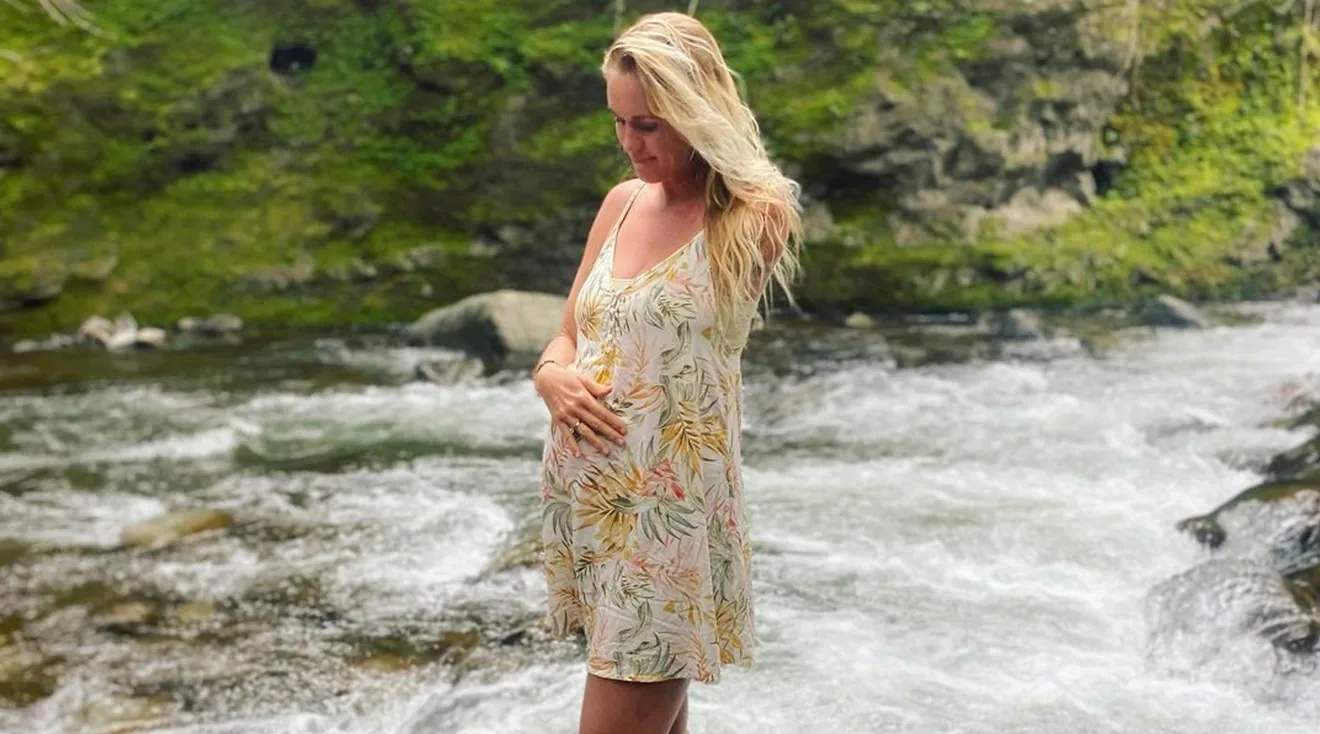 pregnant bethany hamilton in nature
