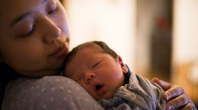 newborn babies sleeping with parents