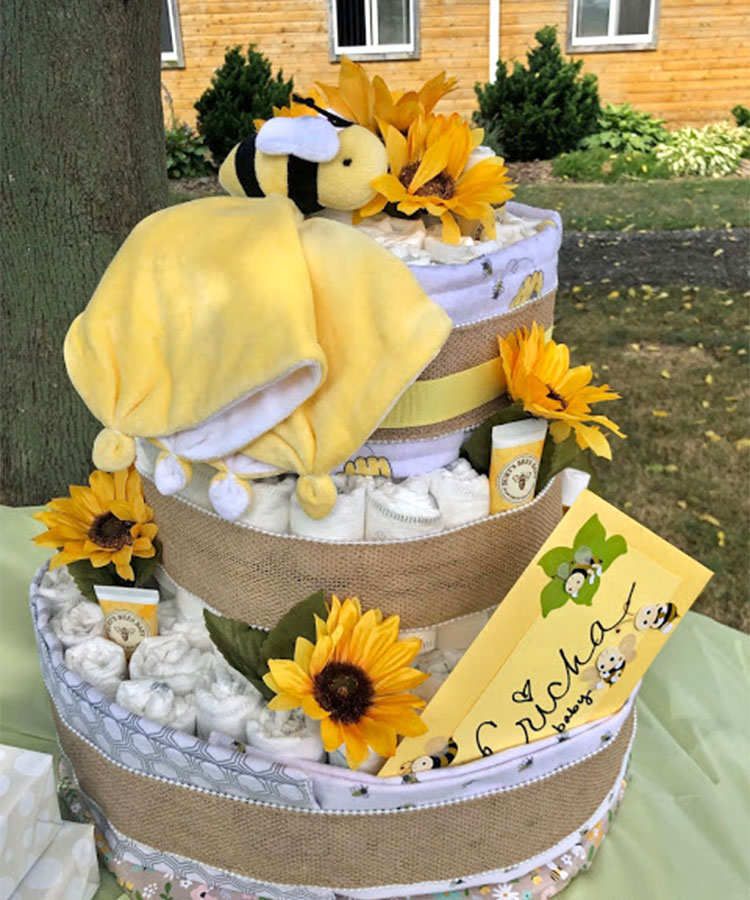 Bee cheap diaper cake