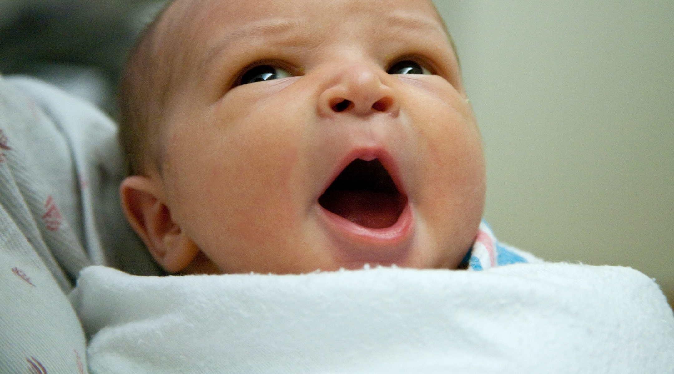 newborn baby hiccups