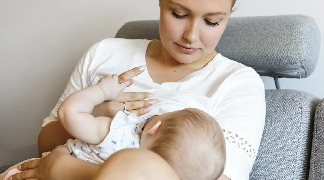 Breastfeeding & Pregnancy Lower Risk of Early Menopause