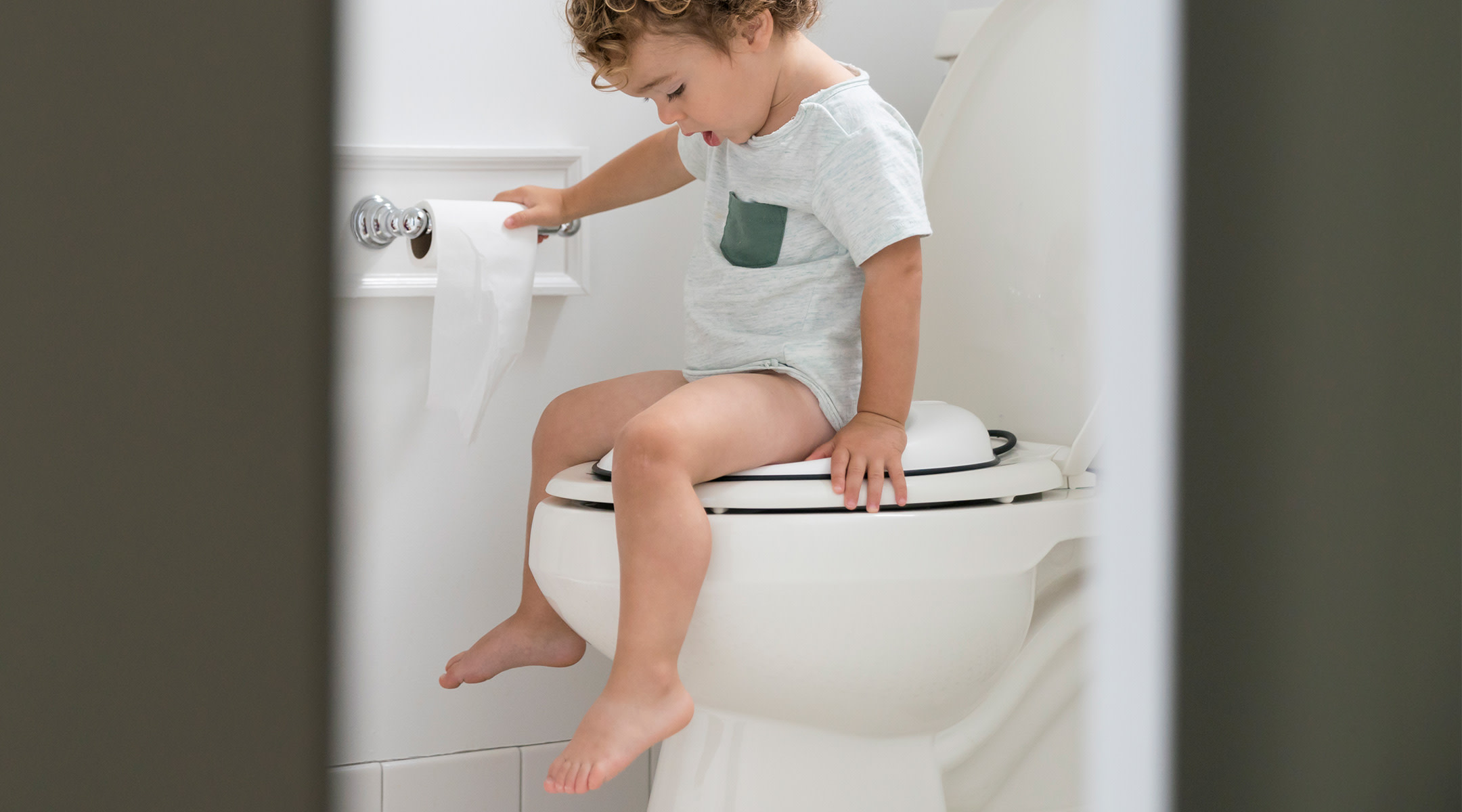 toddler doing potty training