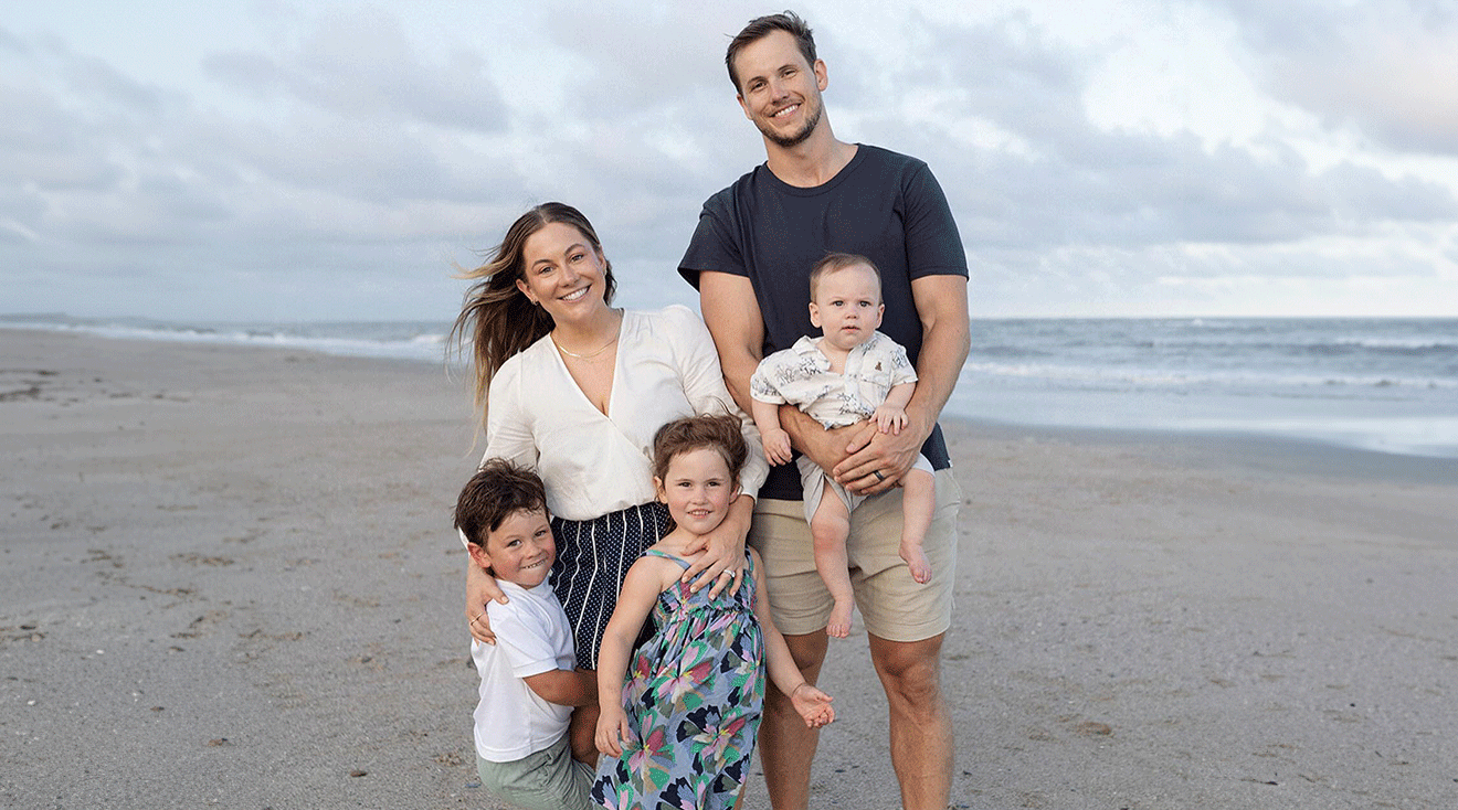 shawn johnson and family at the beach