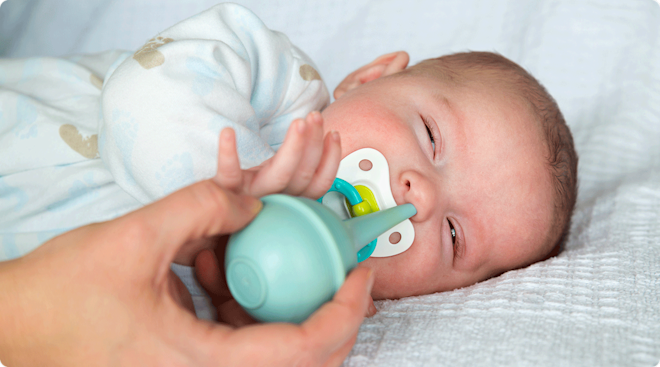 using a bulb syringe on baby