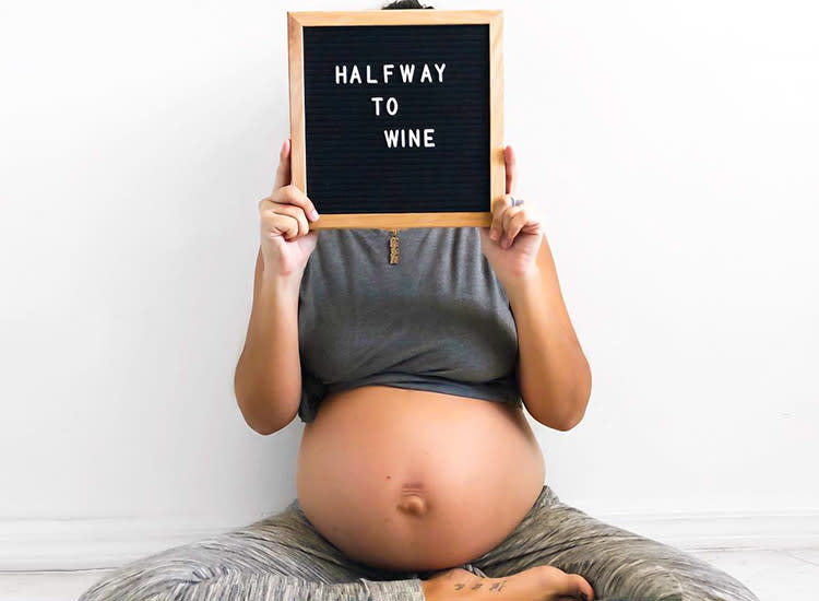 Weekly maternity photo ideas