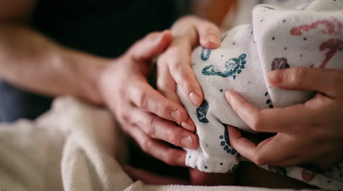 Dad undergoes labour simulation as a Mother's Day gift to his wife