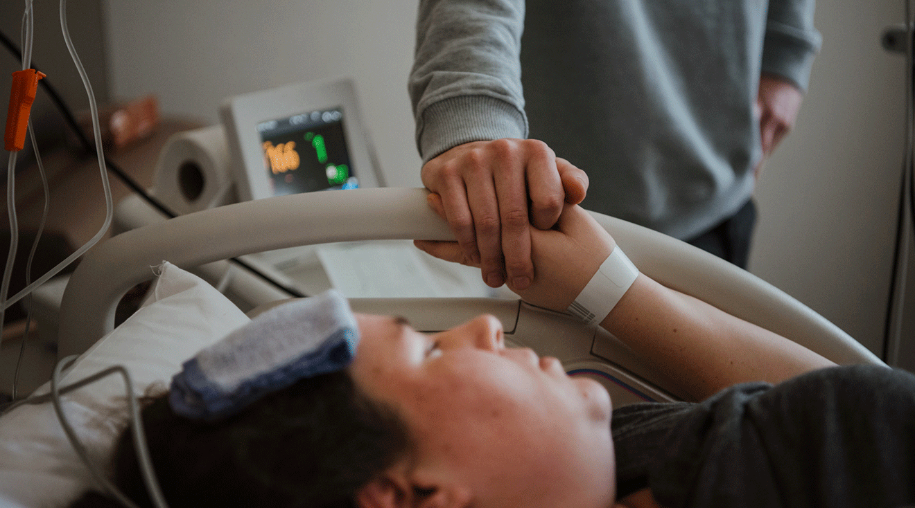 pregnant woman in labor holding hands with partner