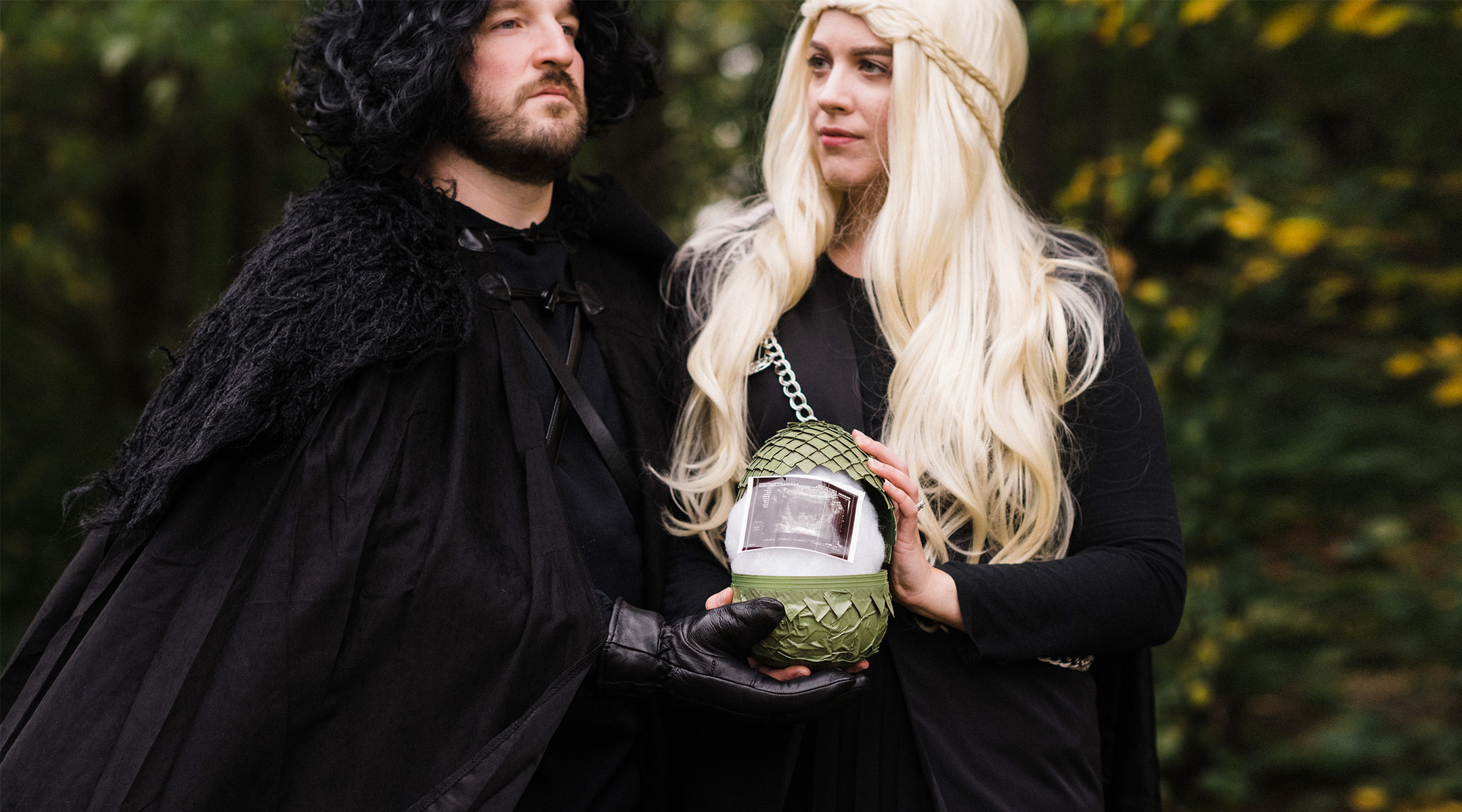 couple dresses up in game of thrones costumes for their pregnancy announcement and holds an egg