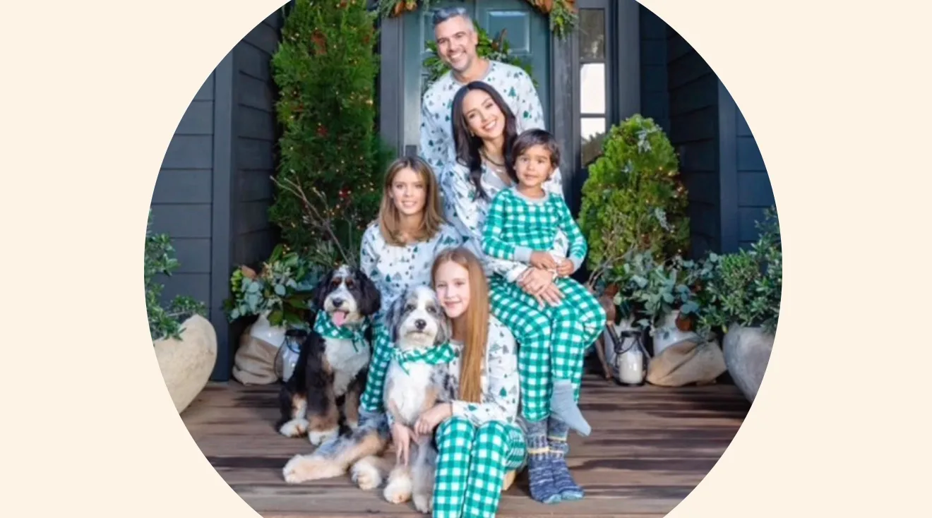 jessica alba's family christmas photo