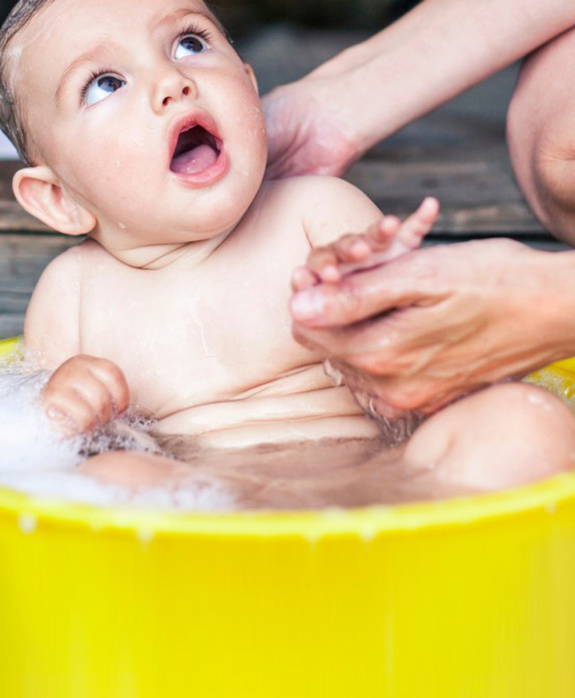 How to Bottle-Feed Your Baby (Video) (for Parents) - Ann & Robert H. Lurie  Children's Hospital of Chicago