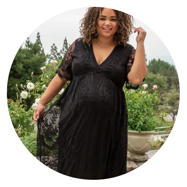 Maternity Photo Dresses To Show Your Bump