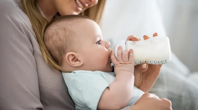 Bottle-Feeding 101: How to Bottle-Feed a Baby