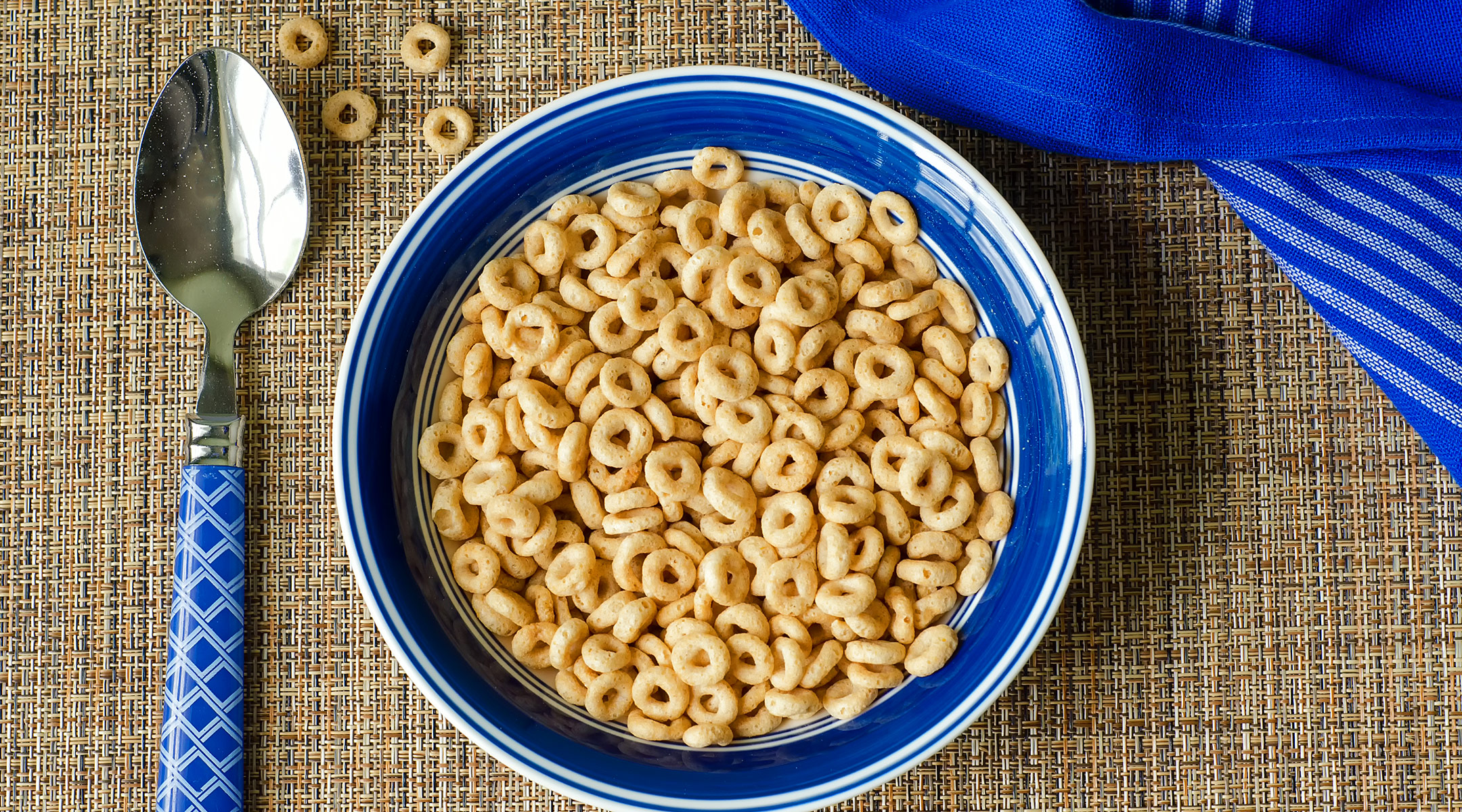 cheerios breakfast cereal in bowl