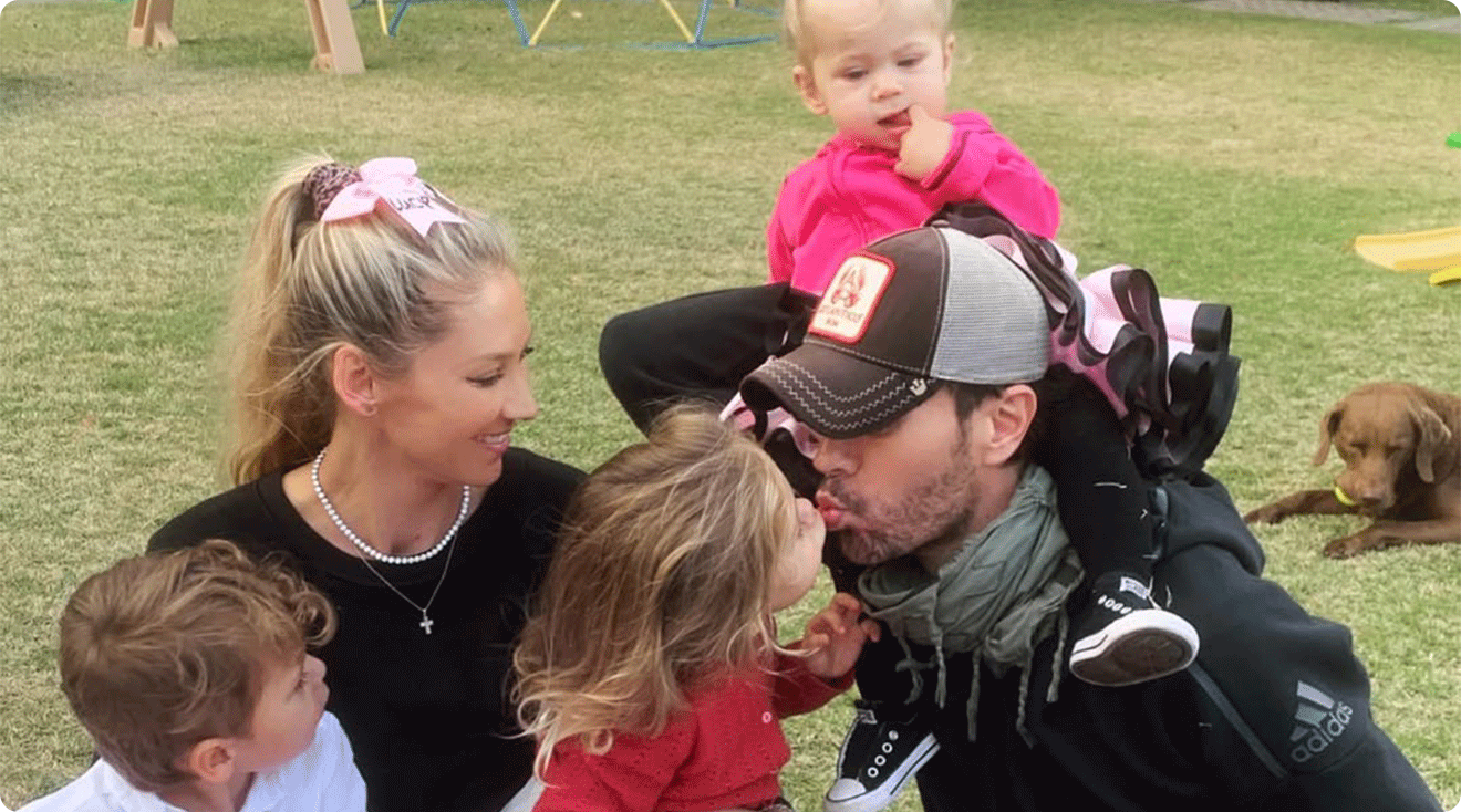 Anna Kournikova and Enrique Iglesias with their 3 children
