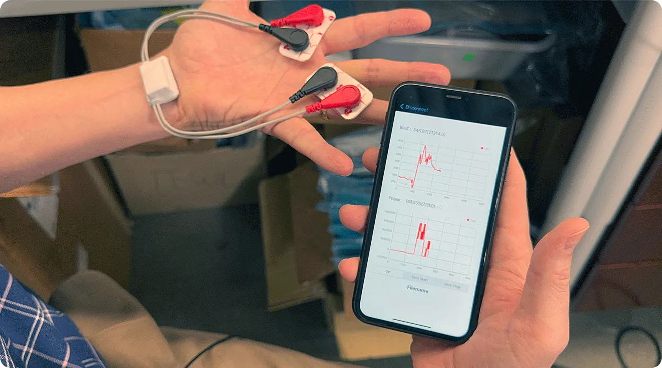 breastfeeding device that measures baby milk intake