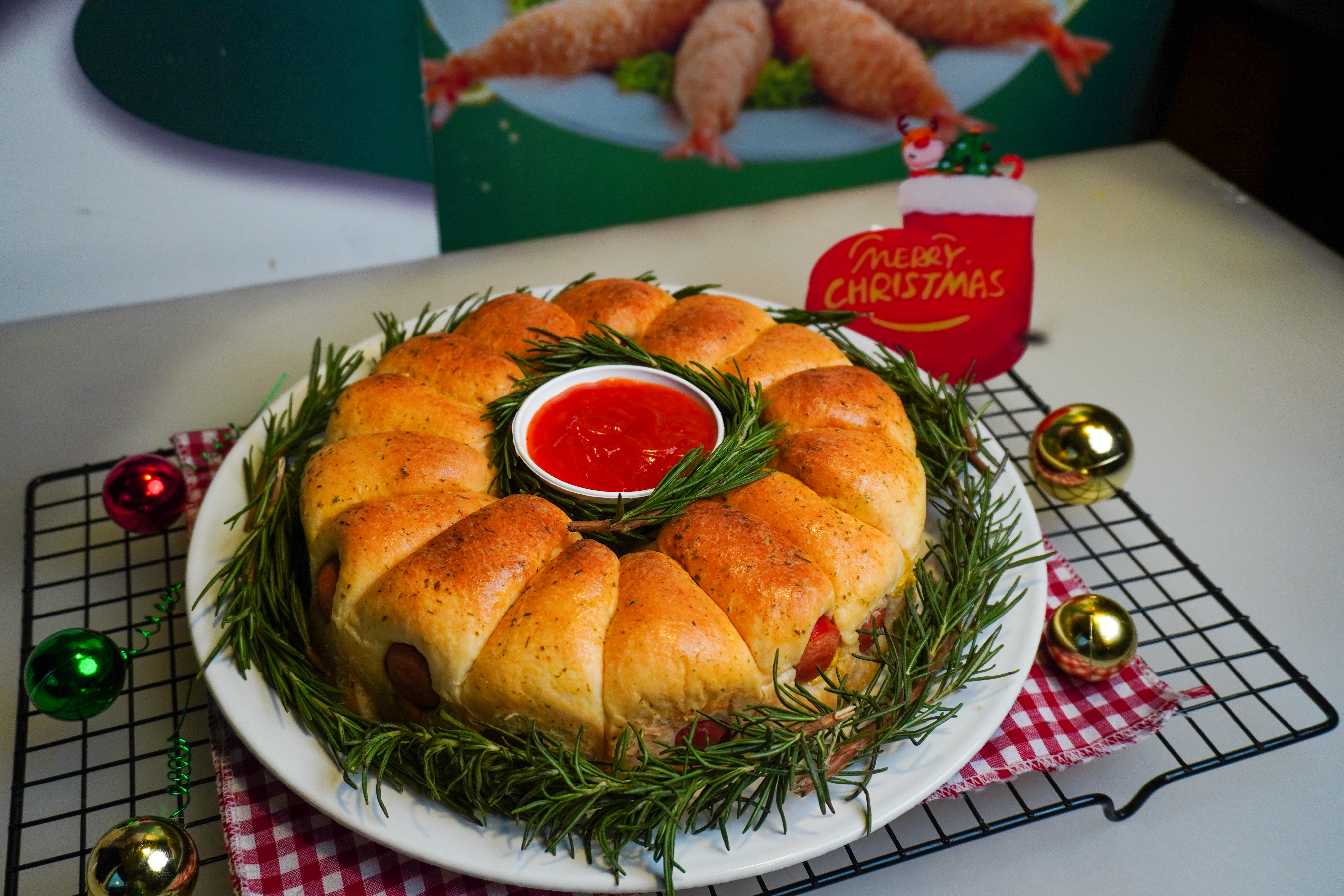 Christmas Sausages Wreath Bread 2