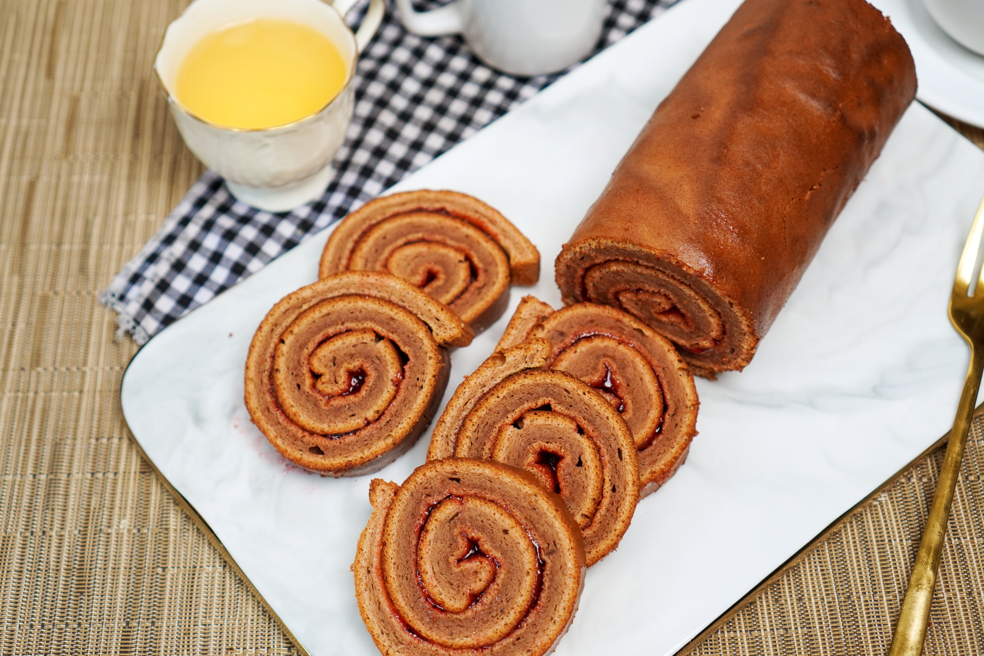 Swiss Roll Choco Cake