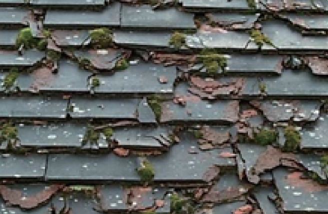 瓦片冻融后破裂