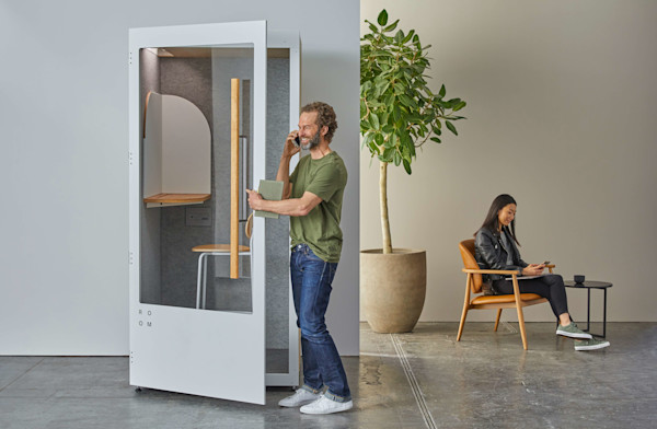 SP-soundproof-blog-man-in-pod