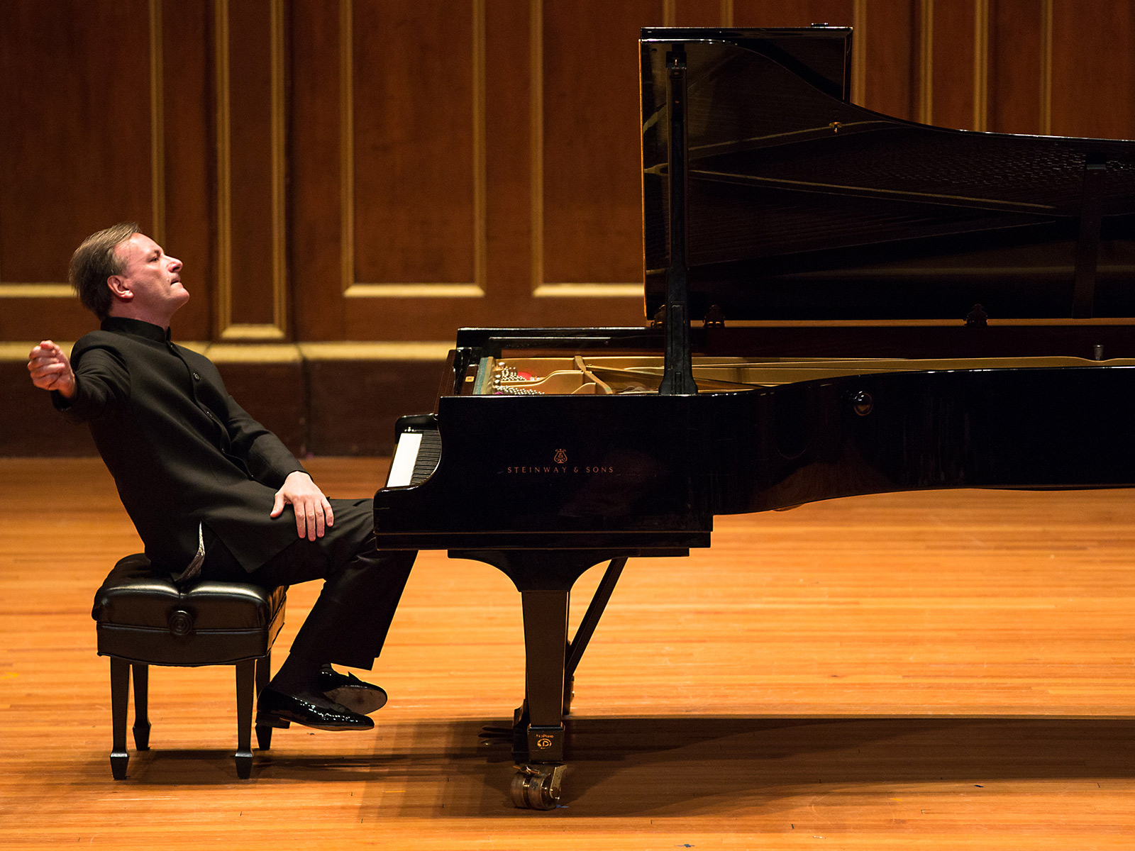 NSO: Stanislav Kochanovsky conducts Tchaikovsky’s “Pathétique” Sir Stephen Hough plays Rachmaninoff: What to expect - 2