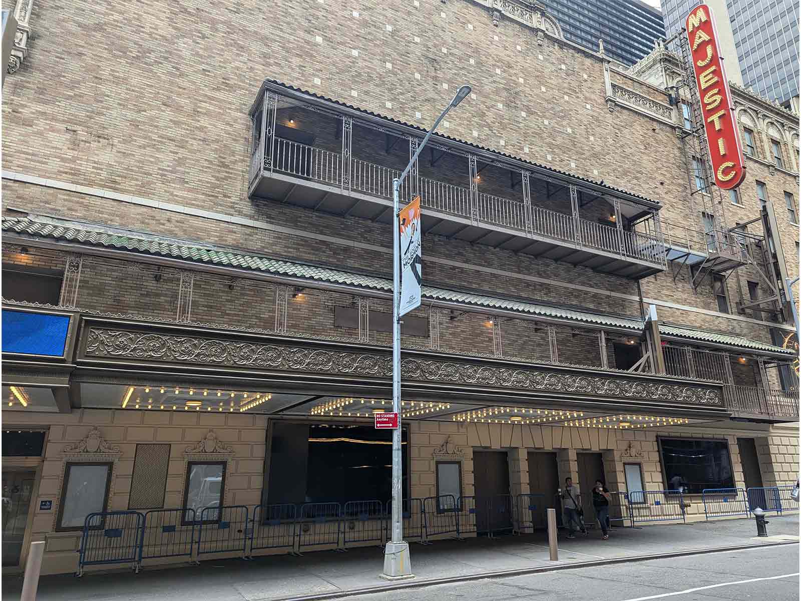 Majestic Theatre 1600x1200