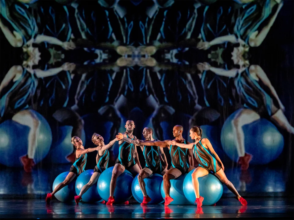 MOMIX: Alice: What to expect - 1