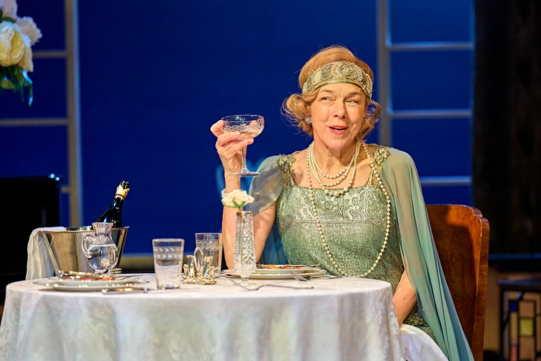 Janie Dee (Julia Steroll) | Credit: Manuel Harlan