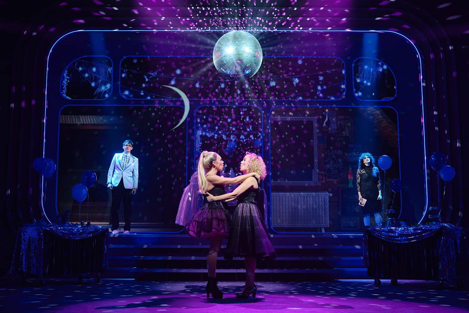 Romy & Michele: The Musical: What to expect - 4