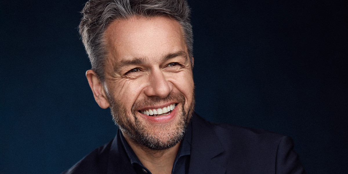 Julian Ovenden is flying high in 'High Society'