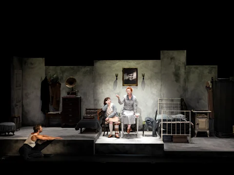 The Glass Menagerie: What to expect - 3