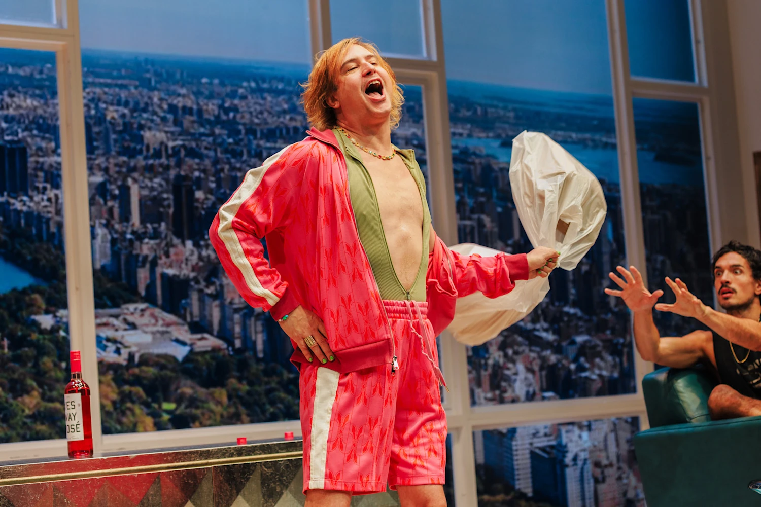 Messy White Gays: What to expect - 10