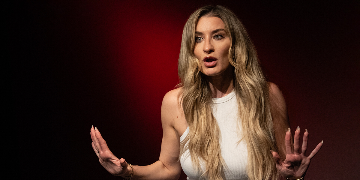 3 nicole travolta-1200x600-NYTG