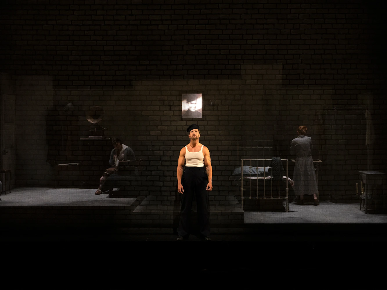 The Glass Menagerie: What to expect - 9