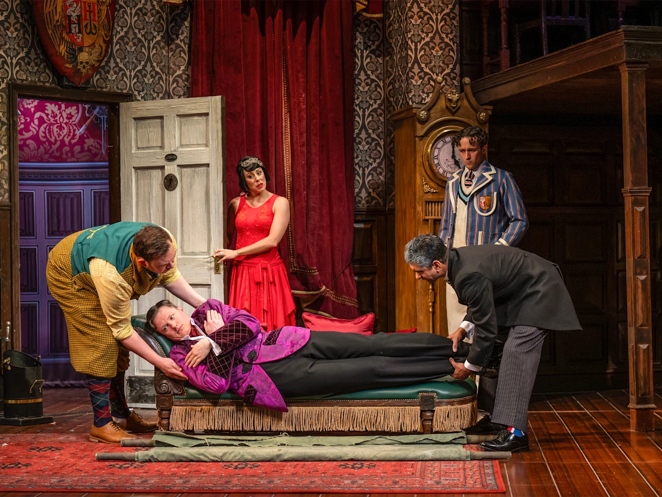 The Play That Goes Wrong: What to expect - 4