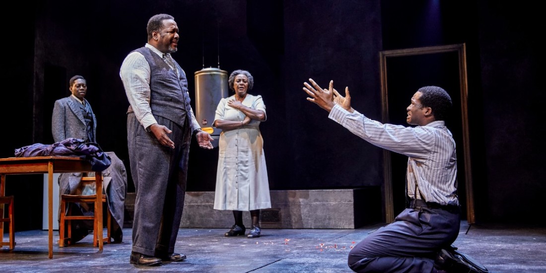 Photo credit: Cast of Death of a Salesman at the Piccadilly Theatre (Photo by Brinkhoff.Moegenburg)