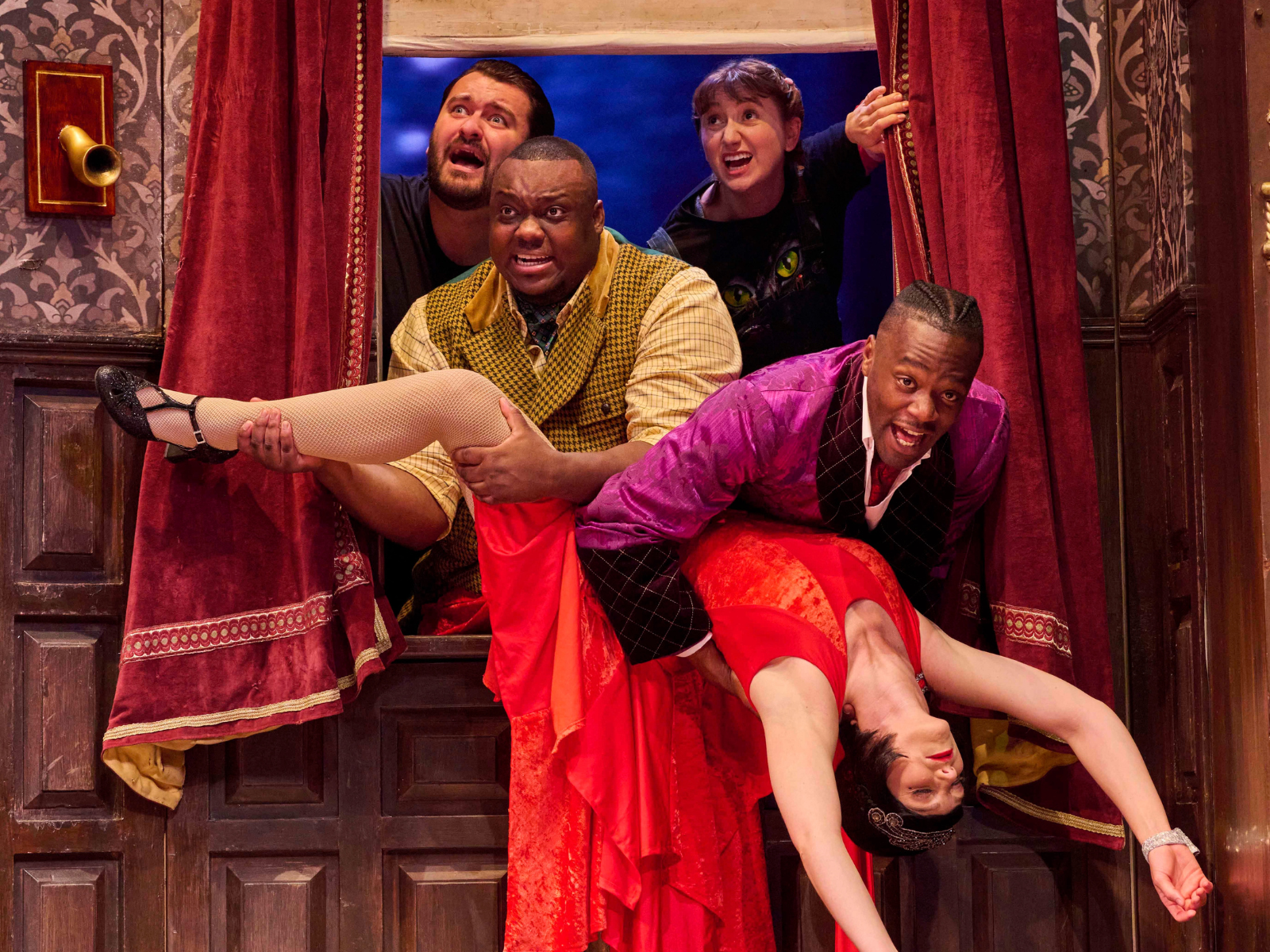 The Play That Goes Wrong: What to expect - 3