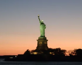 NYC Skyline and Statue of Liberty Night Cruise: What to expect - 4