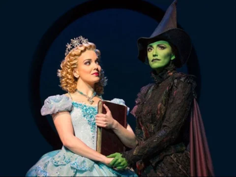 Production shot of Wicked in New York, with Alyssa Fox as Elphaba and Mckenzie Kurtz as Glinda.
