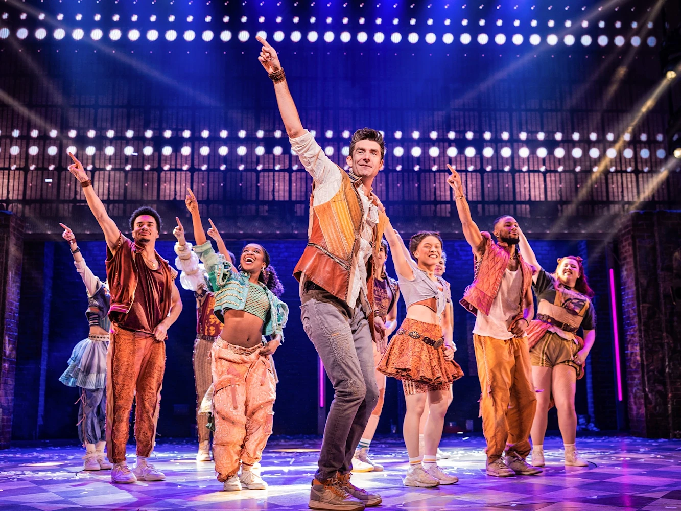 & Juliet: What to expect - 9