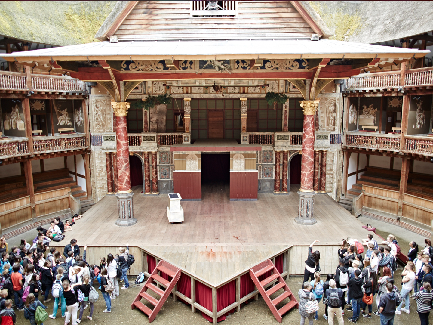 Shakespeare s theatre. Шекспировский театр Глобус в Лондоне. Театр Шекспира в Лондоне. Театр Глобус Шекспира. Театр Globe в Лондоне.