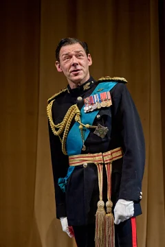 Production image of Player Kings in London starring Richard Coyle as Henry.