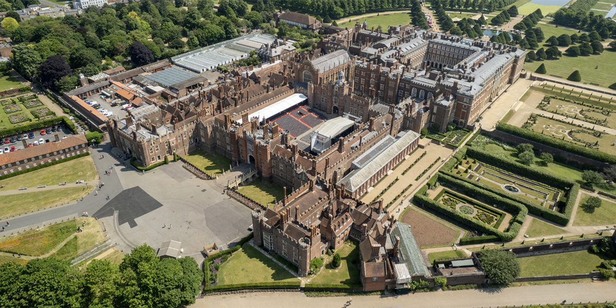 hampton court palace 1200 LT