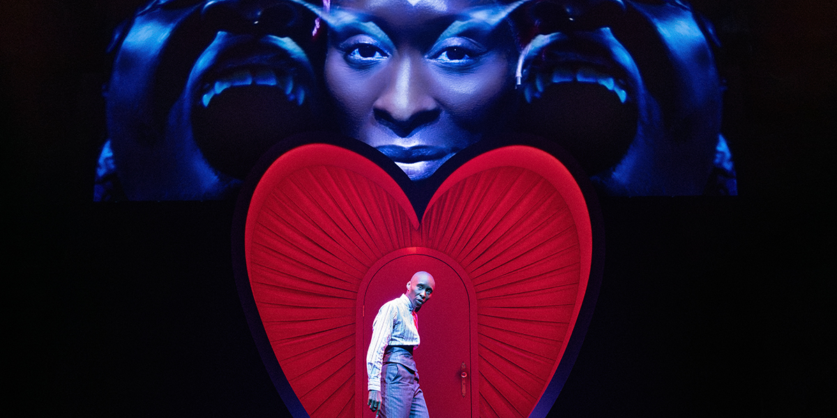 Dracula Noël Coward Theatre 1200 LT credit Daniel Boud 256