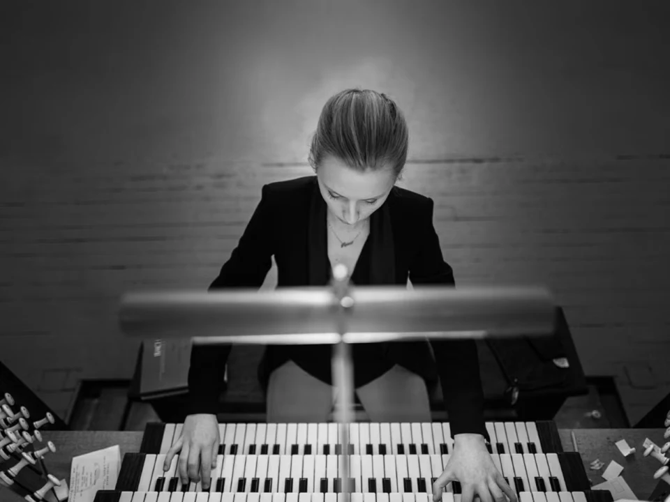 Production shot of LA Phil’s Organ Recital Series in Los Angeles, with Anna Lapwood playing the organ.