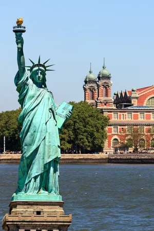 Statue of Liberty and Ellis Island Round Trip Ferry with Tour Guide