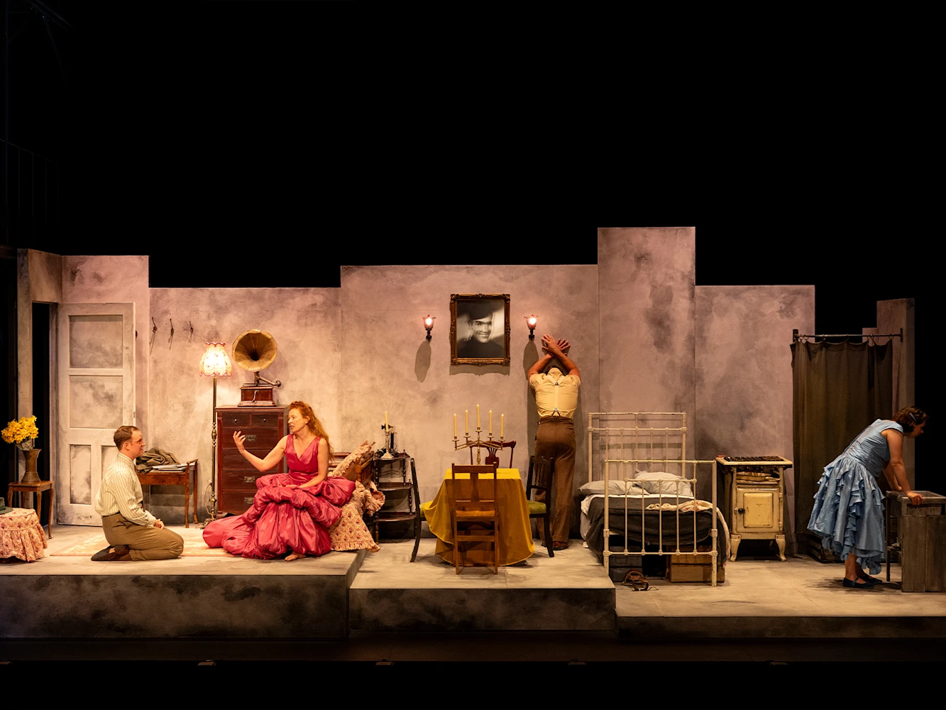 The Glass Menagerie: What to expect - 7