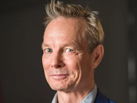 Photo of Bill Irwin in The Imaginary Invalid.