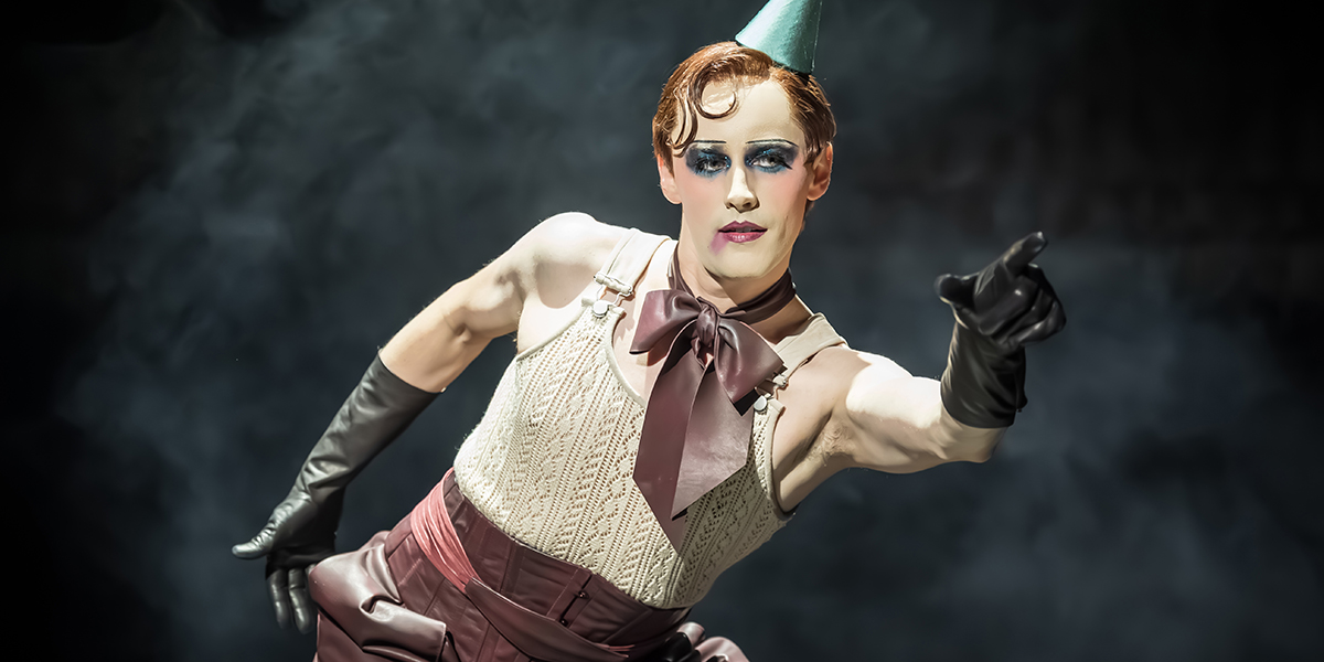 CABARET 1200 LT Reeve Carney (Emcee). Photo Marc Brenner