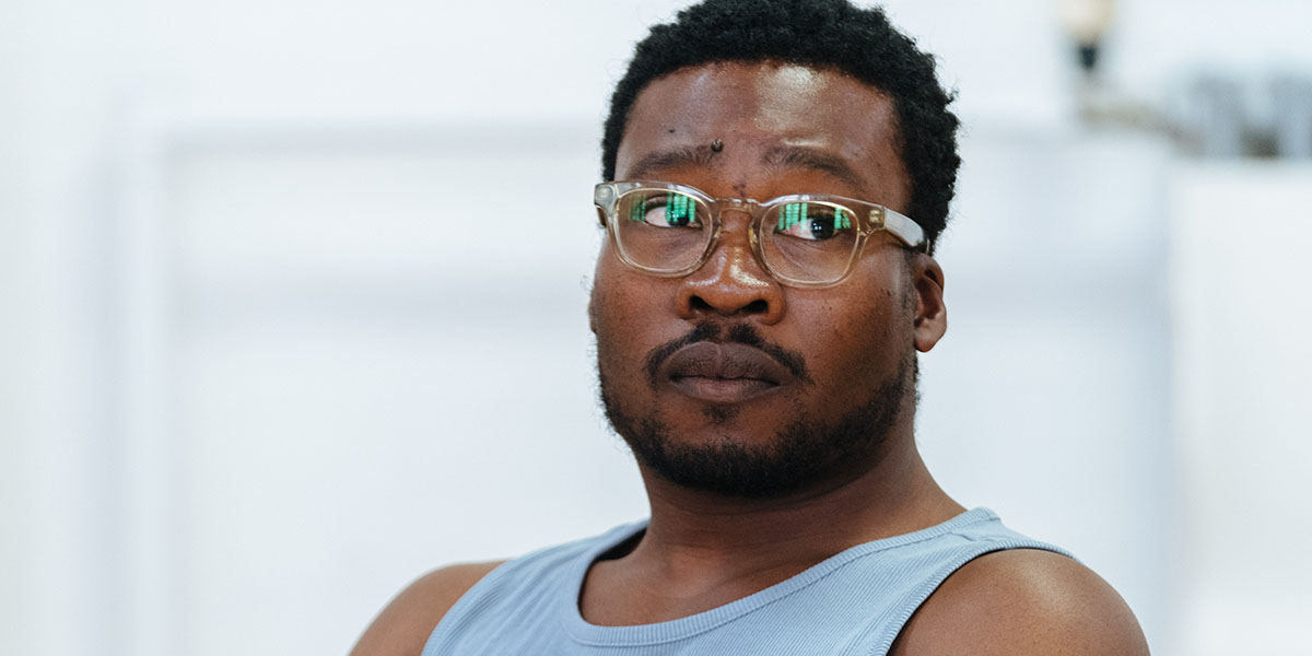 'Heartstopper' actor Fisayo Akinade on starring in 'Slave Play' in the ...