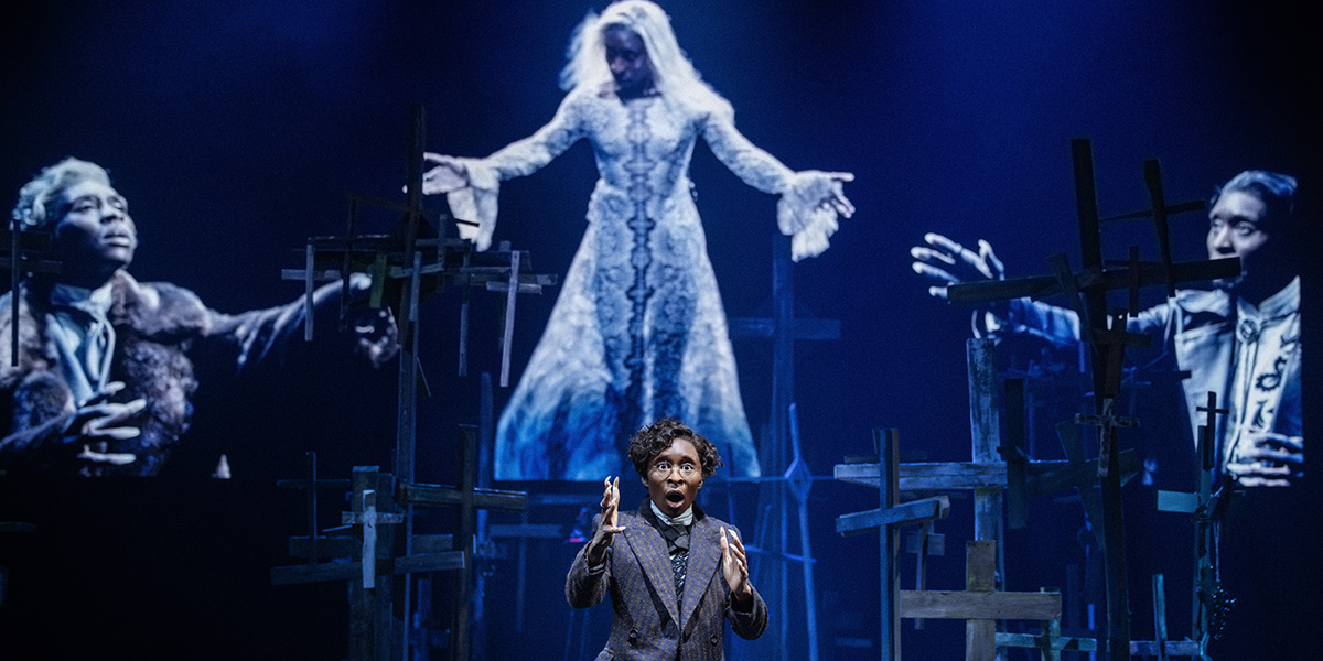 Dracula Noël Coward Theatre 1200 LTcredit Daniel Boud 234